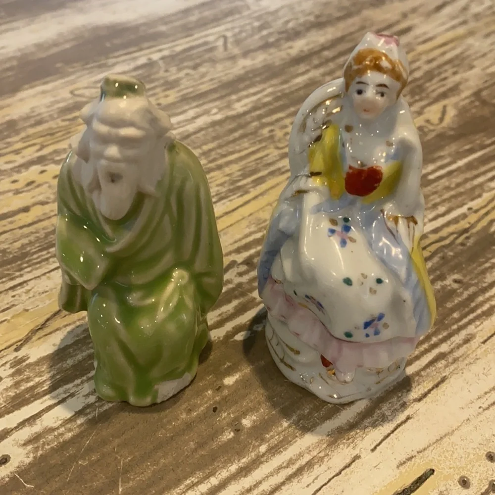 Vintage Made in Japan Porcelain Figurines (2)​​​​​​​​
